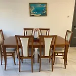 Seaside Two Bedroom Deluxe Flat In Tourist Area