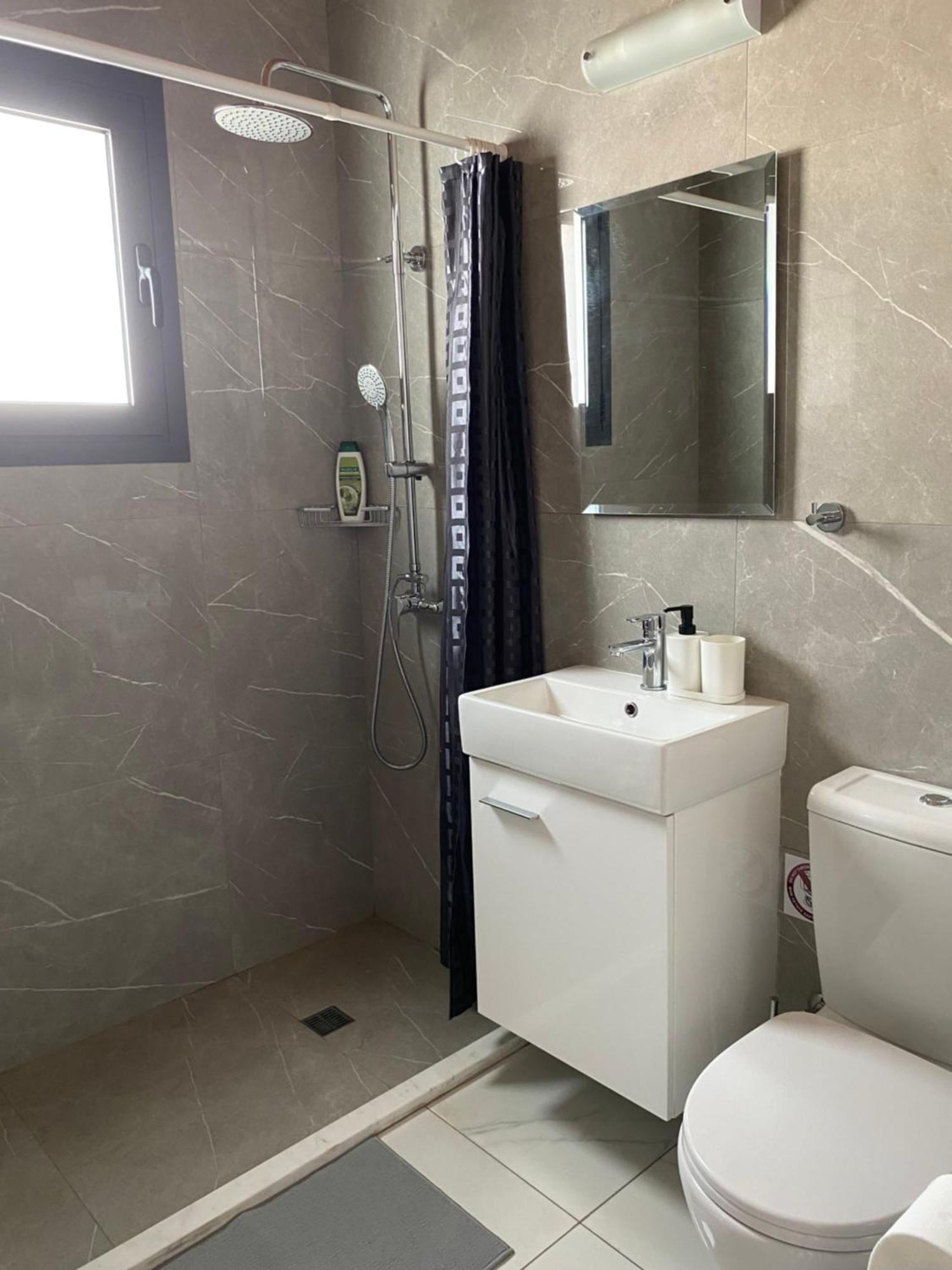 Seaside Two Bedroom Deluxe Flat In Tourist Area *