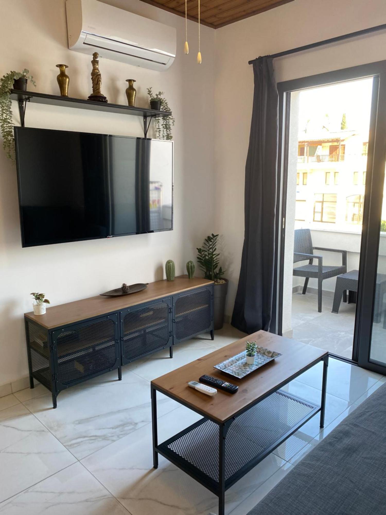 Seaside Two Bedroom Deluxe Flat In Tourist Area * Pafos